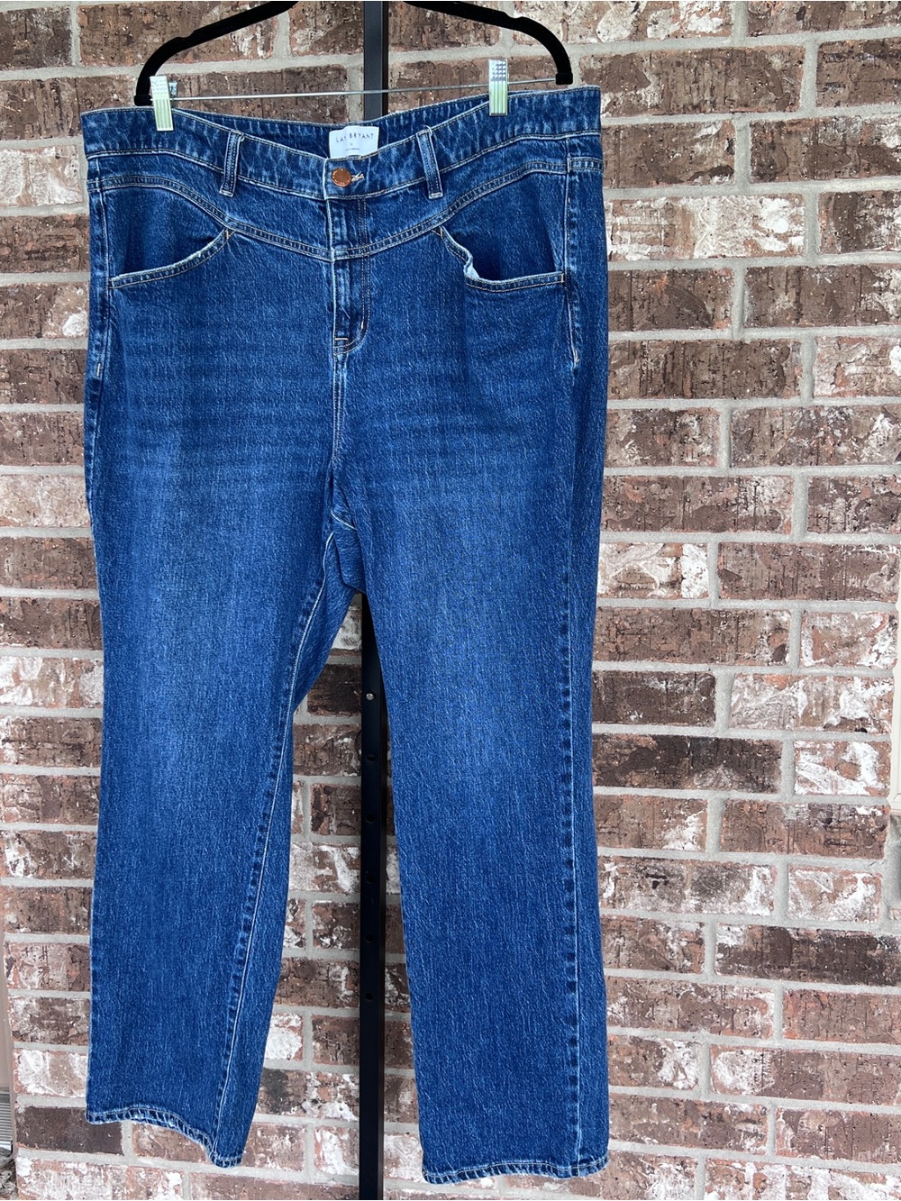 NEW Women's mid-rise relaxed straight Denim Jeans.*
